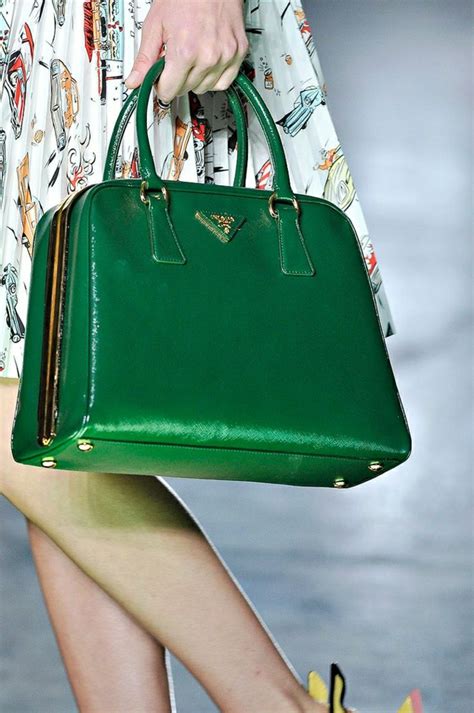 prada tasche styling